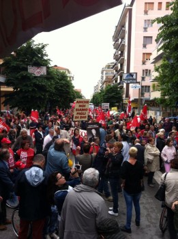 Diritti negati, in migliaia a manifestare contro i tagli al sociale